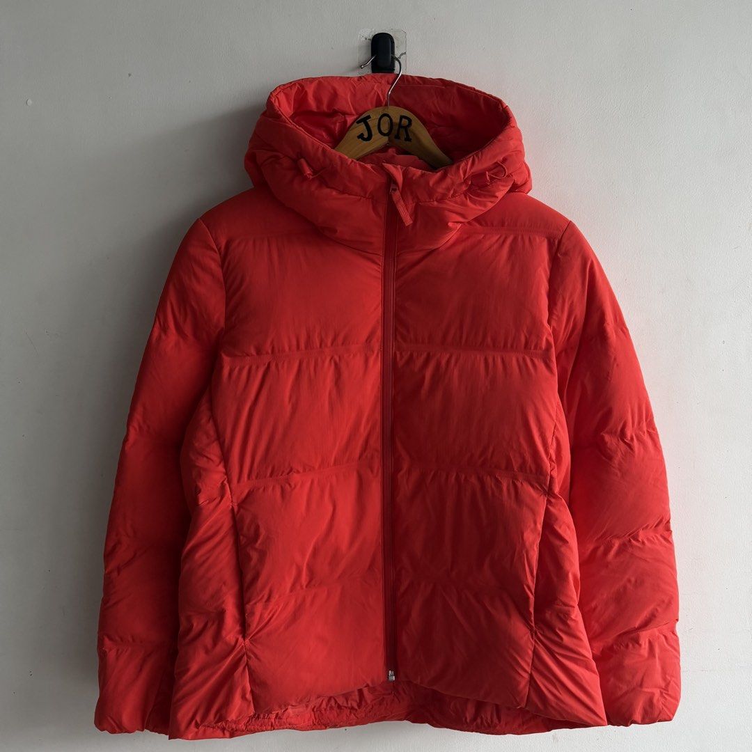 Uniqlo Seamless Down Puffer Jacket (Category: Coats, Jackets and Outerwear) located in San Fernando. Submitted by jorjorr (Listing ID 1461992053, Image 1). Description: Uniqlo Seamless Down Parka Jacket Original 💯 Unisex Medium on tag 22 width 25.5 length Excellent condition No issue P1,999.