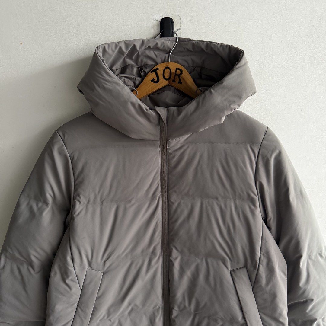 Uniqlo Seamless Down Parka Jacket (Category: Coats, Jackets and Outerwear) located in San Fernando. Submitted by jorjorr (Listing ID 1461992308, Image 2). Description: Uniqlo Seamless Down Parka Jacket Original 💯 Unisex Medium on tag 21.5 width 25 length Excellent to new condition No issue Color may vary due to lighting P1,999.