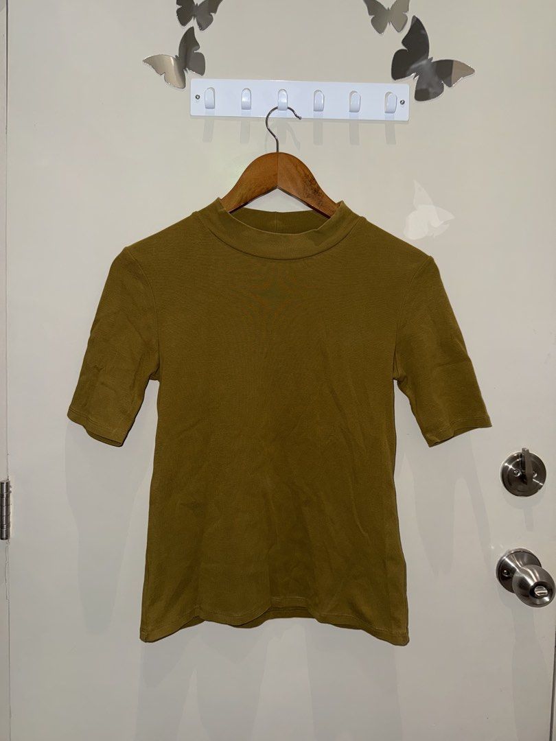 Uniqlo Shirt Mustard (Category: Shirts) located in Batangas. Submitted by nikowole (Listing ID 1461841519, Image 2). Description: .