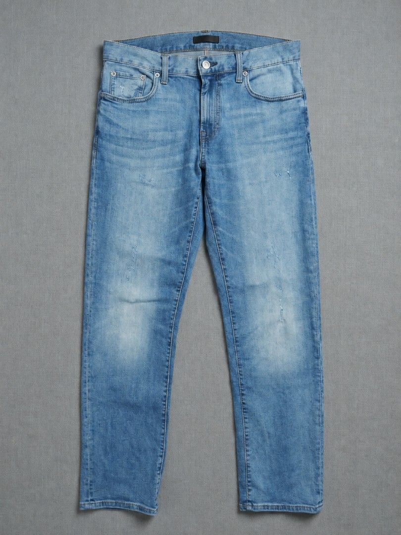 Uniqlo slimfit jeans (Category: Jeans) located in Manila. Submitted by brightcloud_25 (Listing ID 1461917164, Image 3). Description: Uniqlo slimfit jeans (stretchable) size 30 fit 30 up to 32 length 38 excellent condition 550 + sf.