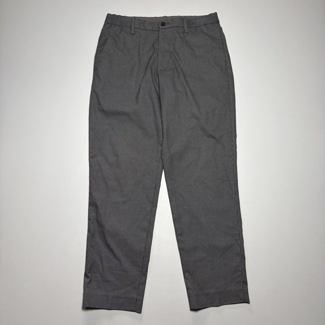 UNIQLO SMART ANKLE PANTS 2-WAY STRETCH (Category: Chinos) located in Guagua. Submitted by lexithrift (Listing ID 1461869487, Image 1). Description: UNIQLO SMART ANKLE PANTS 2-WAY STRETCH SIZE M DIMES 30-34X36 EXCELLENT CONDITION PHP 580 .