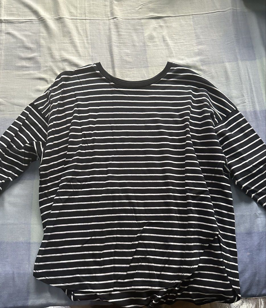 Uniqlo Striped Blouse (Black/White) (Category: Blouses) located in Manila. Submitted by thatbrocesco (Listing ID 1461854389, Image 1). Description: Uniqlo Striped Blouse (Black/White) Size: Small Dimensions (LxW): 25 x 23.5 inches Condition: 9.5/10, almost bnew For shipping or meetups, just pm me.