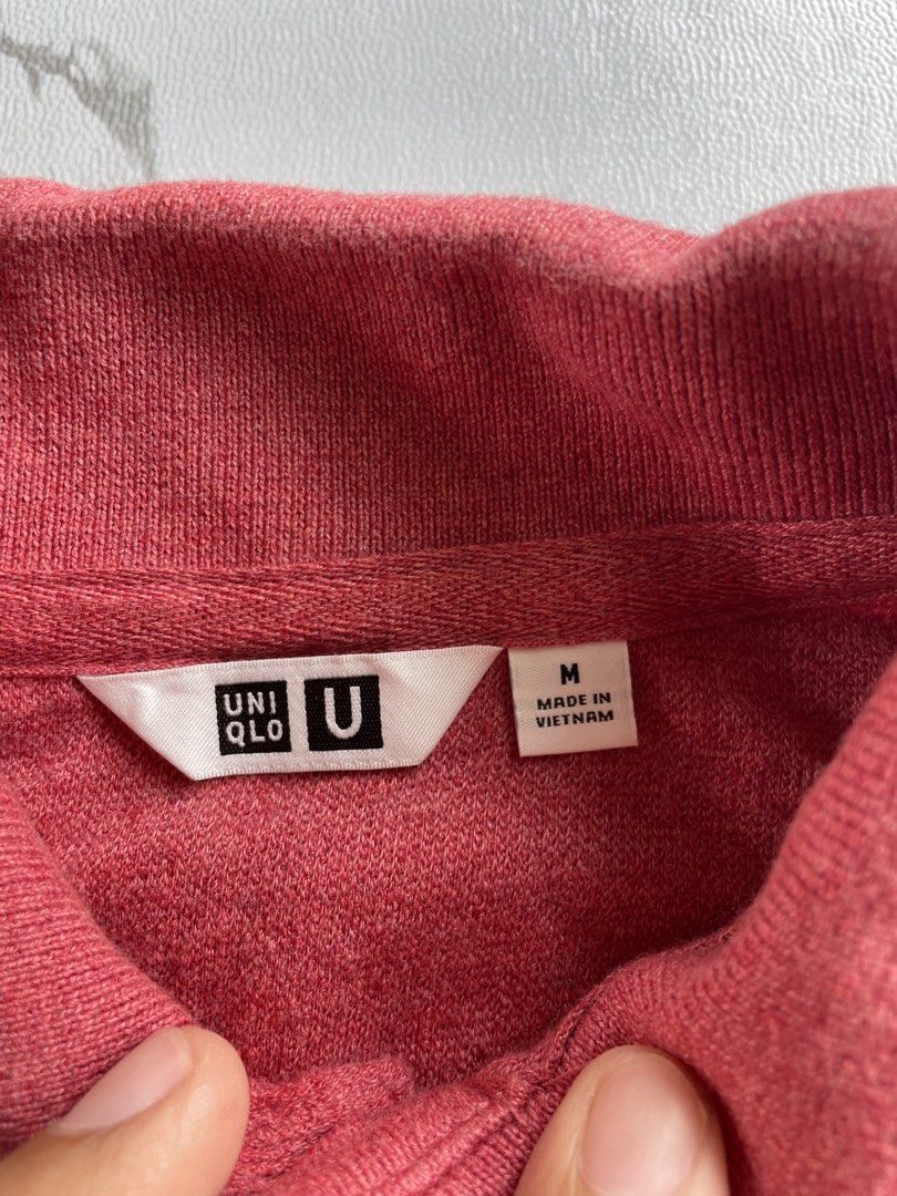 Uniqlo U poloshirt (Category: Tshirts & Polo Shirts ) located in New Bataan. Submitted by rebisa.404 (Listing ID 1461842769, Image 2). Description: Uniqlo U poloshirt M on tag 21 width 26 length No issue Need wash .