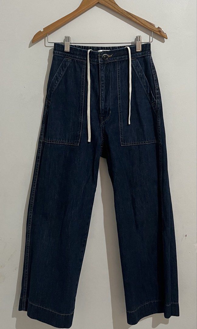 Uniqlo wide leg jeans (Category: Jeans) located in Manila. Submitted by ourburstingwardrobe_ (Listing ID 1461887377, Image 1). Description: Size S Fits up to 26” waist Good as new.