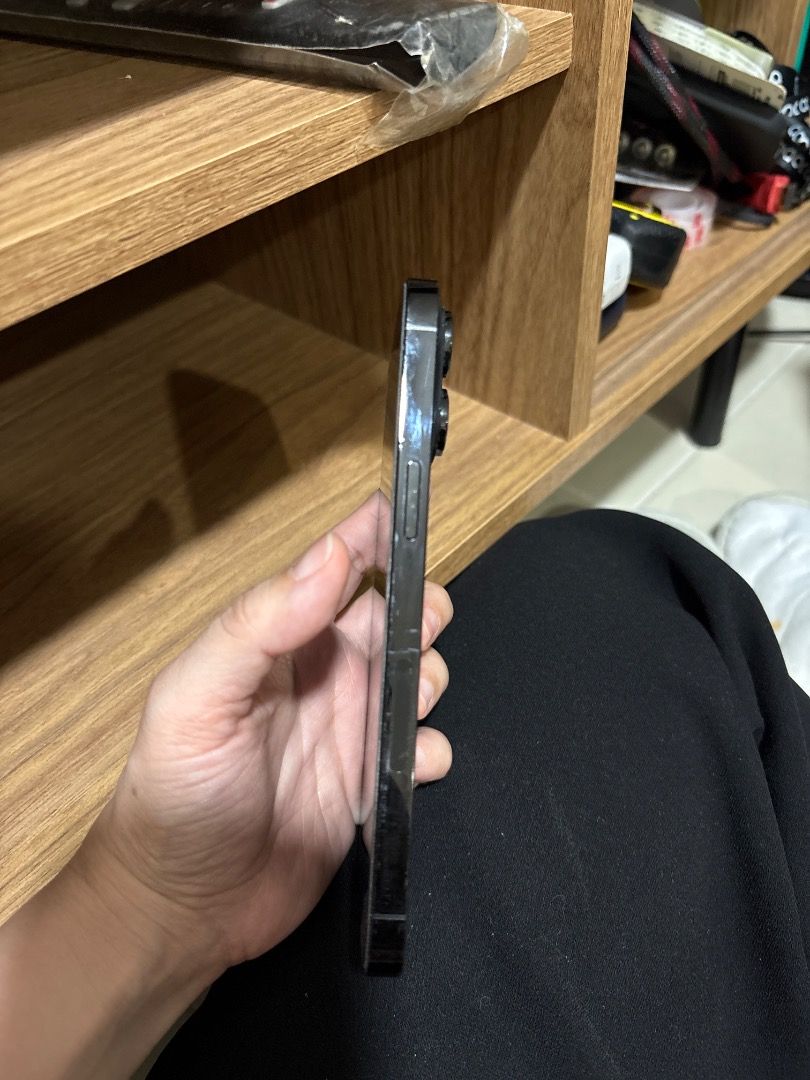 Used Iphone 14 Pro Max For Sale (Category: iPhone 14 Series) located in Caloocan City. Submitted by youngdolphin.0a03ca (Listing ID 1461979835, Image 2). Description: Has slight scratches but only caused by previous phone casing. With charging connector..