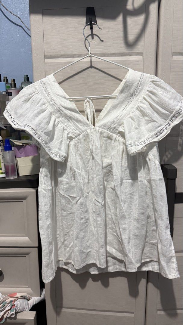 V Twenty One Doll Top (Category: Blouses) located in Quezon City. Submitted by dinesaur (Listing ID 1461924874, Image 1). Description: .