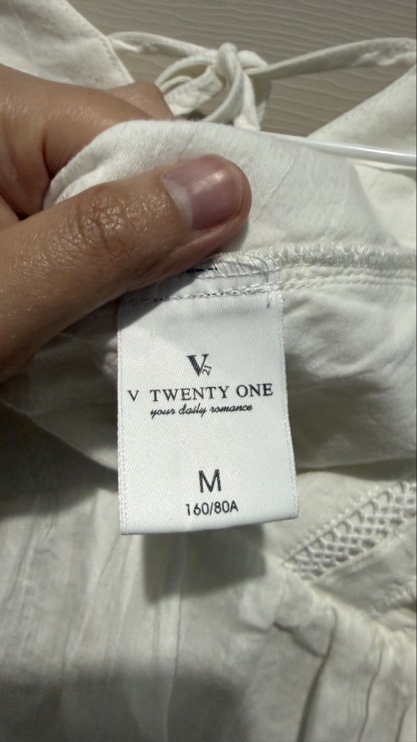 V Twenty One Doll Top (Category: Blouses) located in Quezon City. Submitted by dinesaur (Listing ID 1461924874, Image 3). Description: .