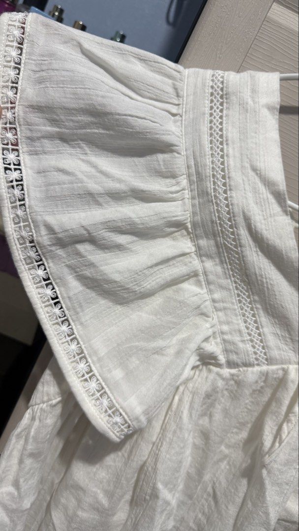 V Twenty One Doll Top (Category: Blouses) located in Quezon City. Submitted by dinesaur (Listing ID 1461924874, Image 2). Description: .