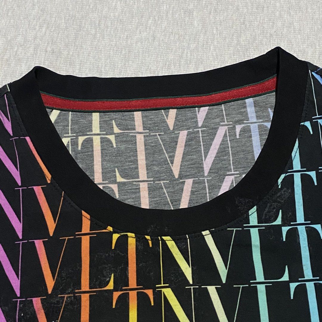 Valentino (Category: Others Tops) located in Mabalacat. Submitted by stellargarments (Listing ID 1461834150, Image 3). Description: L - 26 W - 20 Condition -9.5/10 Solid condition Mismong tela yung AOP design Smooth ng tela! Comfy sa skin tela ❌tags but super nice condition! Need wash fresh from bale.
