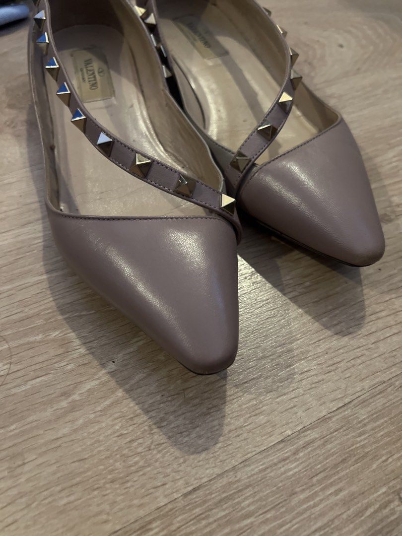 Valentino Garavani Rockstud Flats (Category: Flats & Sandals) located in Quezon City. Submitted by mmjjc (Listing ID 1461808801, Image 2). Description: Valentino Garavani Rockstud Flats Color: Light Pink/Mauve Hardware: Gold-toned studs Still in wearable condition Dust bag included Free same day delivery within selected areas in QC/Sampaloc.