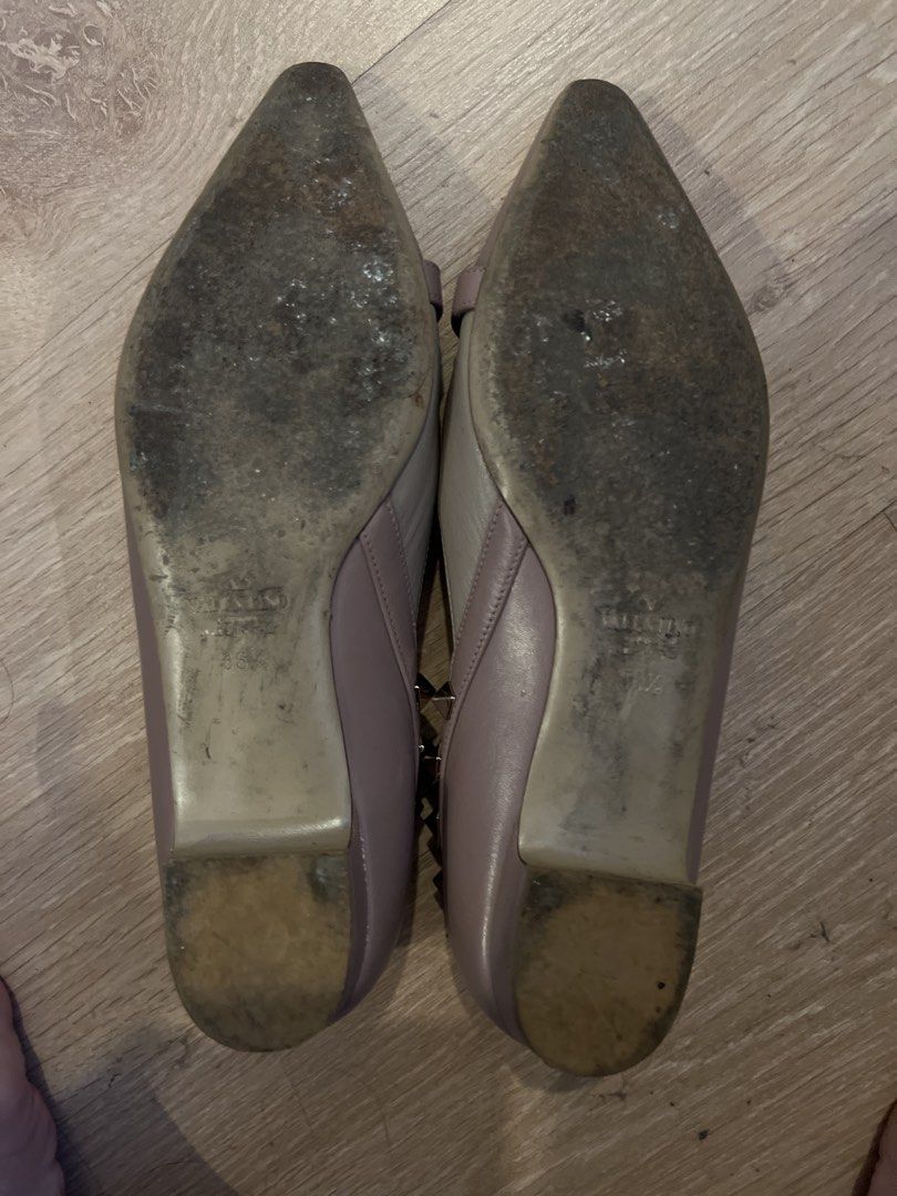 Valentino Garavani Rockstud Flats (Category: Flats & Sandals) located in Quezon City. Submitted by mmjjc (Listing ID 1461808801, Image 3). Description: Valentino Garavani Rockstud Flats Color: Light Pink/Mauve Hardware: Gold-toned studs Still in wearable condition Dust bag included Free same day delivery within selected areas in QC/Sampaloc.