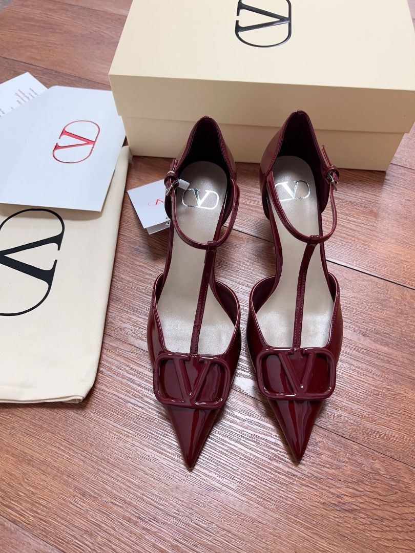 Valentino sandals (Category: Sandals) located in San Juan City. Submitted by noblemounta2335 (Listing ID 1461895542, Image 3). Description: .