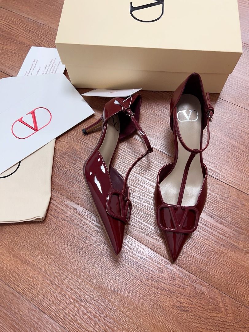 Valentino sandals (Category: Sandals) located in San Juan City. Submitted by noblemounta2335 (Listing ID 1461895542, Image 1). Description: .