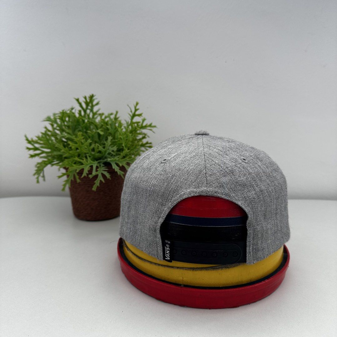 Vans Full Patch Snapback Adjustable Gray (Category: Cap & Hats) located in Kota Kinabalu. Submitted by rnthriftstore (Listing ID 1461849775, Image 3). Description: Nice condition OSFA.