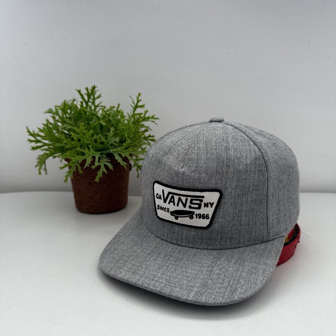 Vans Full Patch Snapback Adjustable Gray (Category: Cap & Hats) located in Kota Kinabalu. Submitted by rnthriftstore (Listing ID 1461849775, Image 1). Description: Nice condition OSFA.