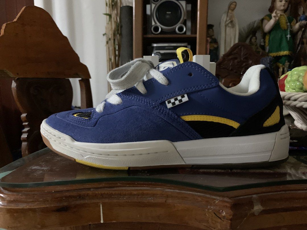 Vans "Off The Wall" Skateboarding Shoes (Category: Sneakers) located in Calamba. Submitted by kyriemed (Listing ID 1461833464, Image 2). Description: FOR SALE: Vans Skateboarding shoes (fat tongue) Used (but in very good condition) Size US9.5 Bought in US (pasalubong lang). No box Php 2,000 (plus sf) 09917270098.