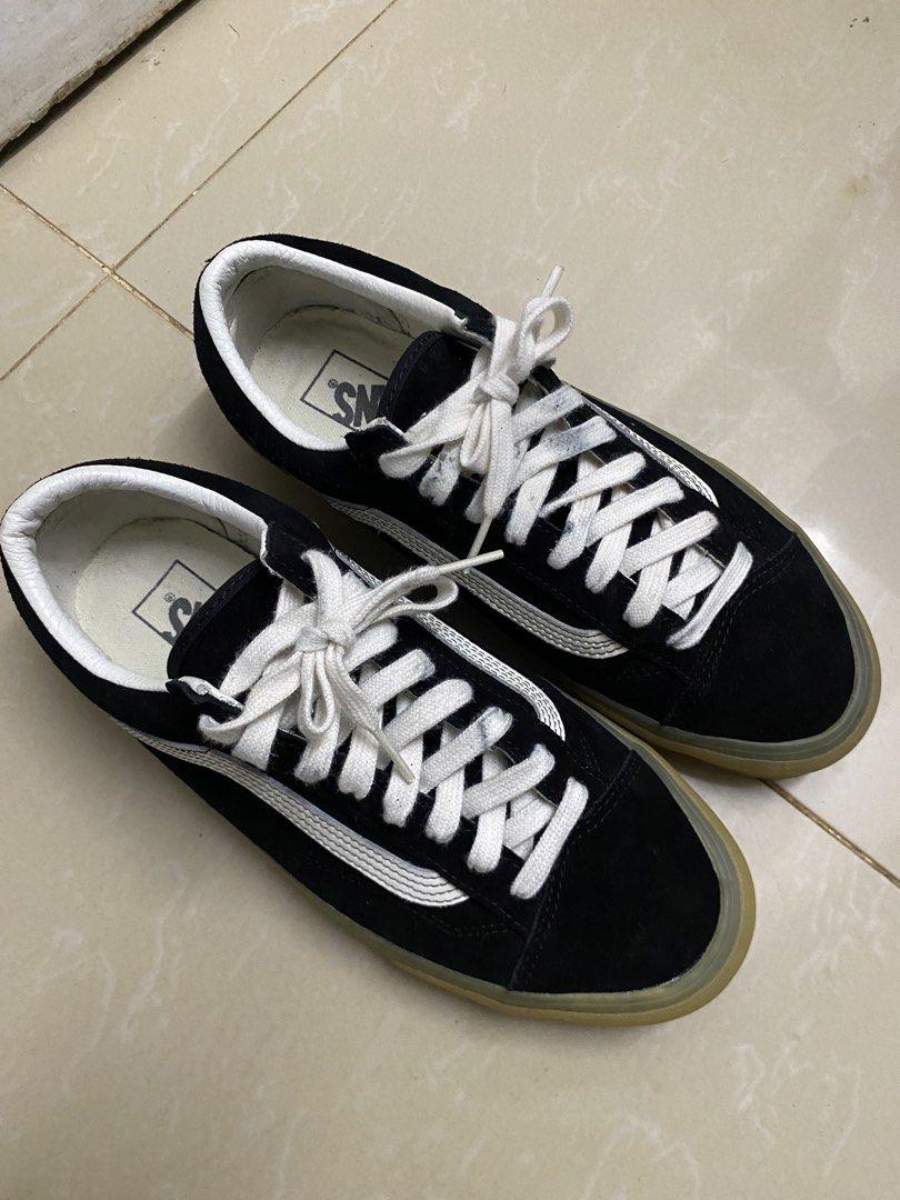 Vans Old Skool Gum Sole Black White (Category: Sneakers) located in Manila. Submitted by daffyduck7 (Listing ID 1461874518, Image 3). Description: - Classic Vans Old Skool sneakers - Color: Black with white stripe - Features a gum sole - White laces - Perfect for everyday wear - Shows some signs of use on the sole and laces.