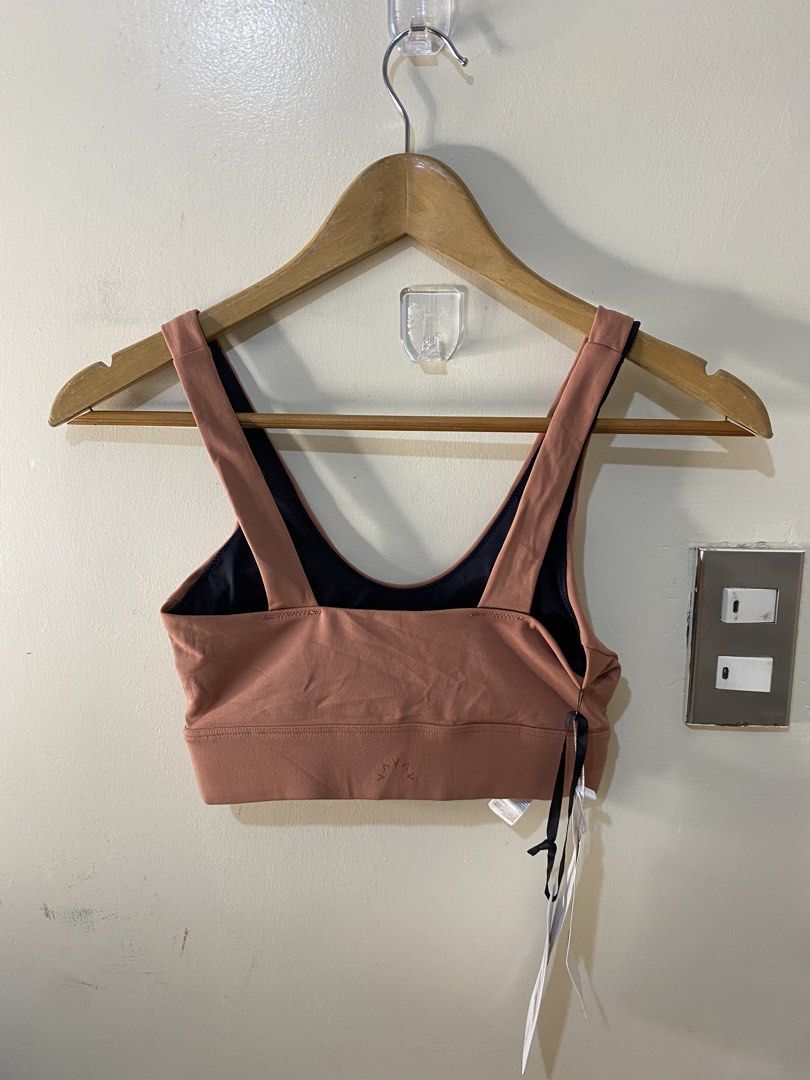 Varley padded sportswear S a63 (Category: Activewear) located in Baguio. Submitted by buyforless_2600 (Listing ID 1461944703, Image 3). Description: .