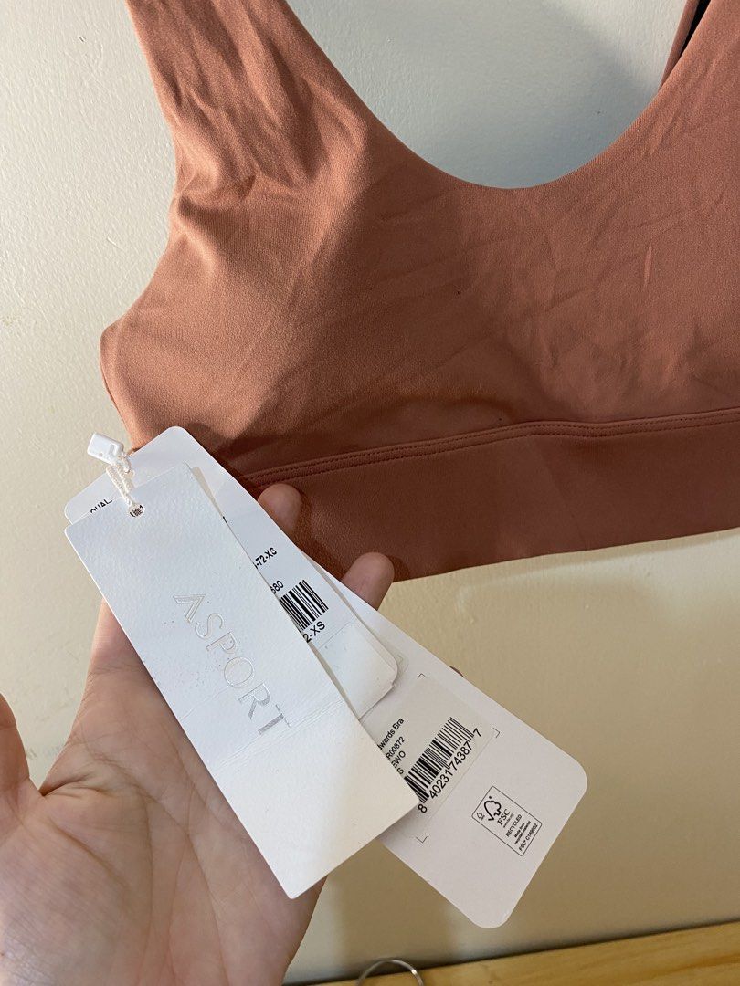 Varley padded sportswear S a63 (Category: Activewear) located in Baguio. Submitted by buyforless_2600 (Listing ID 1461944703, Image 2). Description: .