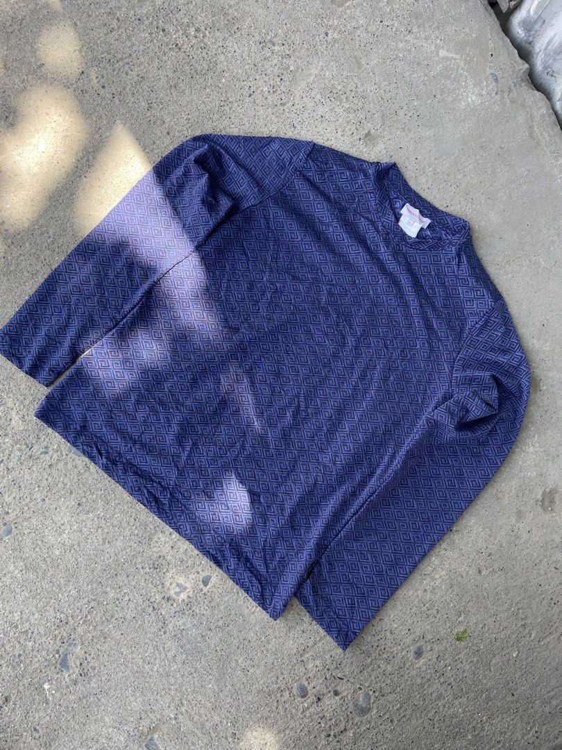 Vintage Versace Classic Longsleeve (Category: Longsleeves) located in Panabo. Submitted by thrifty.red (Listing ID 1461823774, Image 1). Description: .