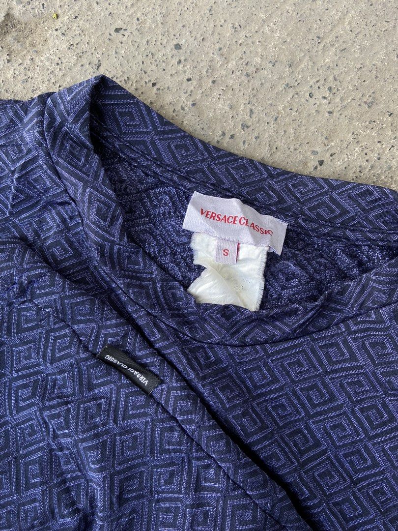 Vintage Versace Classic Longsleeve (Category: Longsleeves) located in Panabo. Submitted by thrifty.red (Listing ID 1461823774, Image 3). Description: .