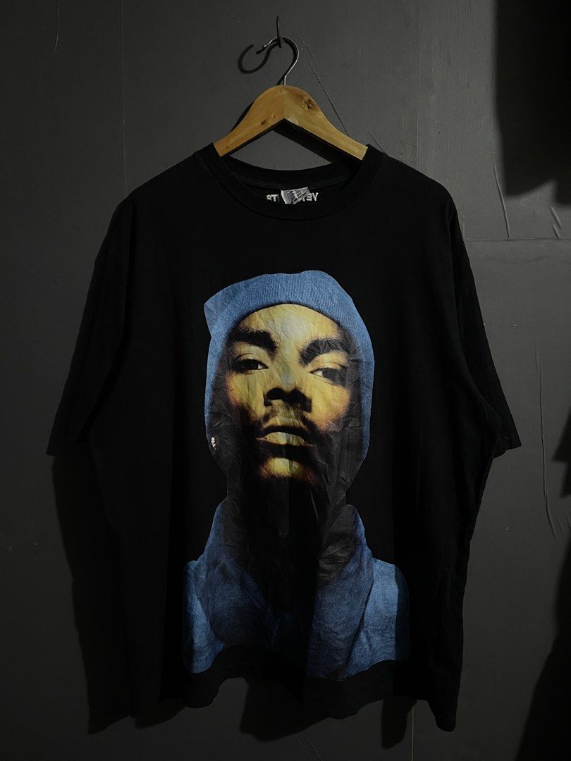 Vetements Snoop Dogg (Category: Clothes Drying Rack) located in Santo Tomas. Submitted by thriftthreadapparel (Listing ID 1461834923, Image 1). Description: Vetements Snoop Dogg Excellent Condition Size XL Width 24 Length 29 9/10 Color rate No issue J&T Courier .