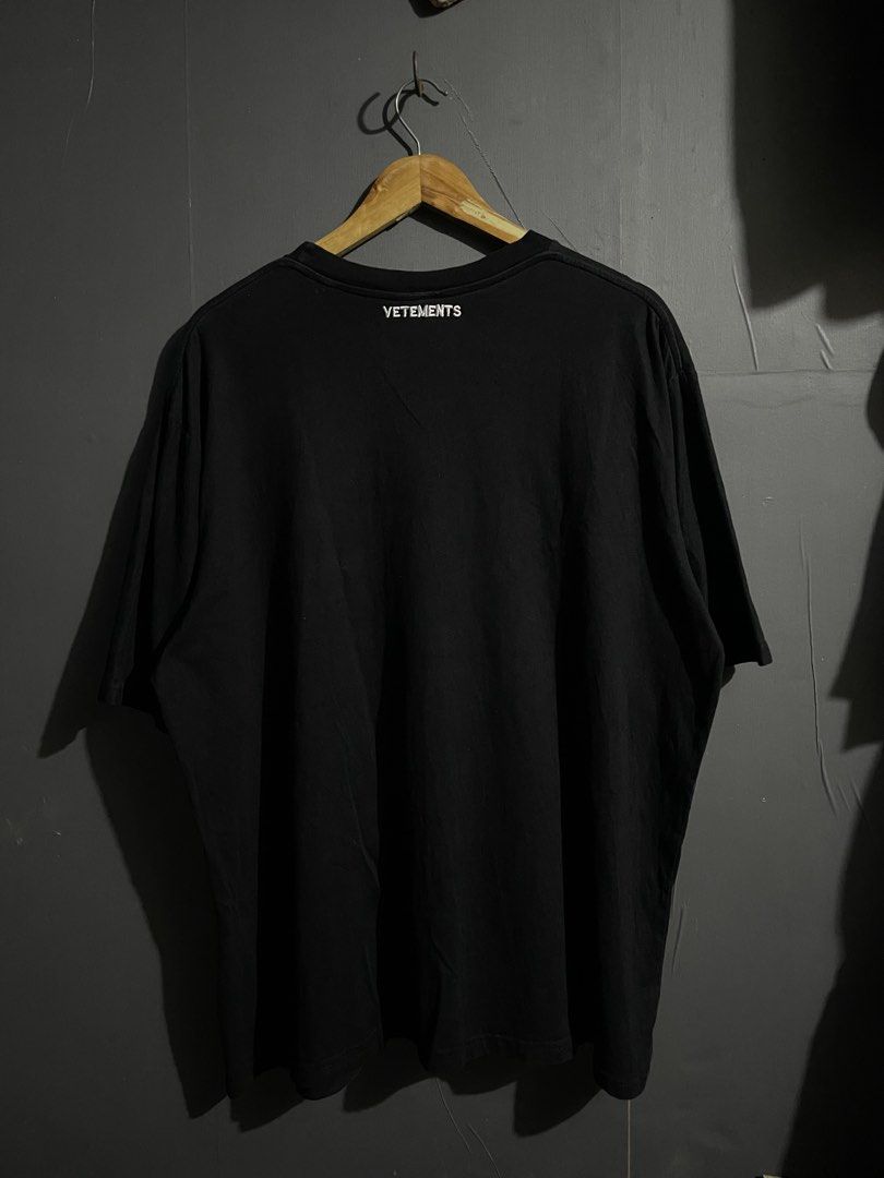Vetements Snoop Dogg (Category: Clothes Drying Rack) located in Santo Tomas. Submitted by thriftthreadapparel (Listing ID 1461834923, Image 3). Description: Vetements Snoop Dogg Excellent Condition Size XL Width 24 Length 29 9/10 Color rate No issue J&T Courier .
