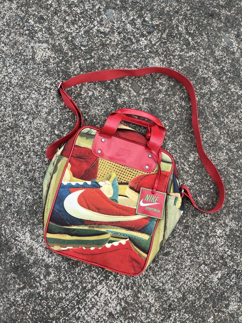 Vintage - Nike - 2 Ways Sling Bag (Category: Sling Bags) located in Taguig. Submitted by chicpicked (Listing ID 1461922578, Image 2). Description: Vintage - Nike - 2 Ways Sling Bag Authentic Good as new No flaws 1,800.