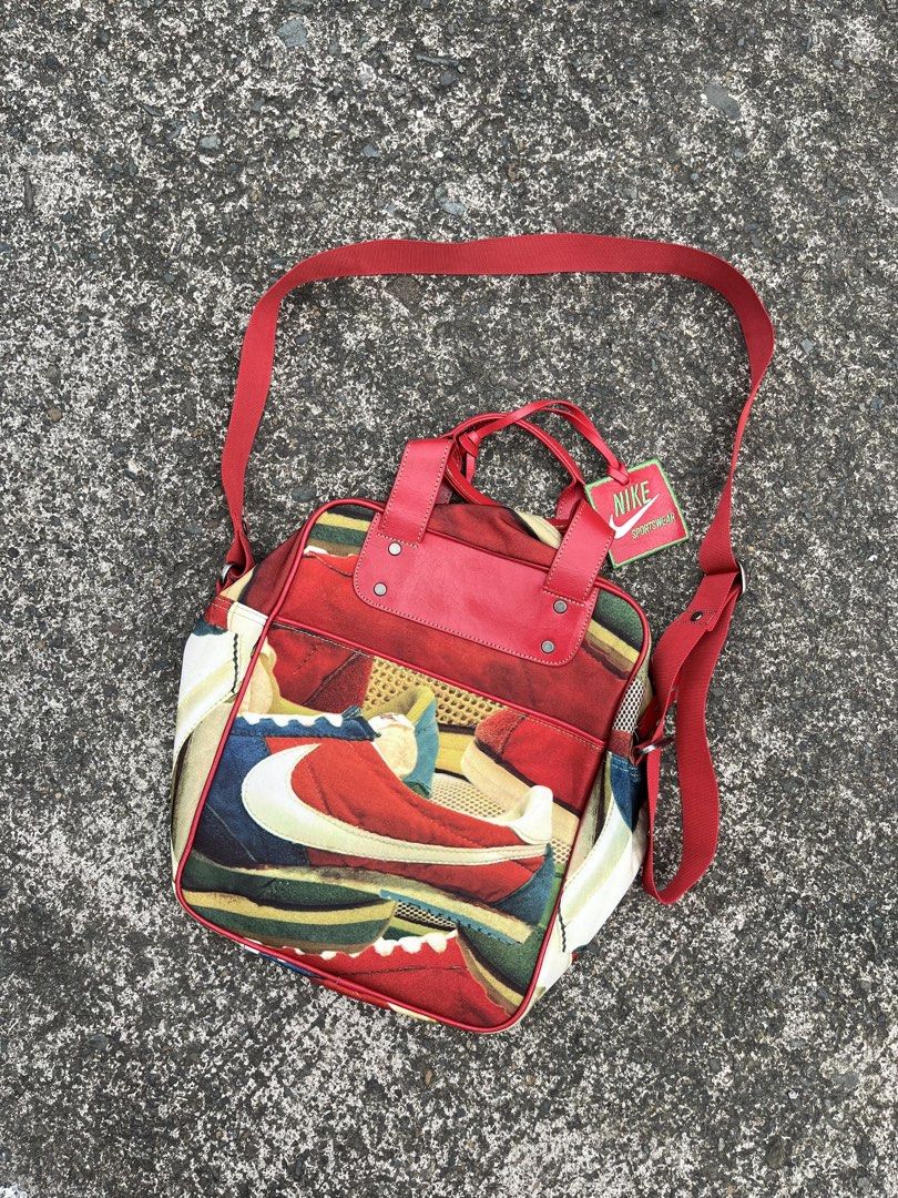 Vintage - Nike - 2 Ways Sling Bag (Category: Sling Bags) located in Taguig. Submitted by chicpicked (Listing ID 1461922578, Image 3). Description: Vintage - Nike - 2 Ways Sling Bag Authentic Good as new No flaws 1,800.