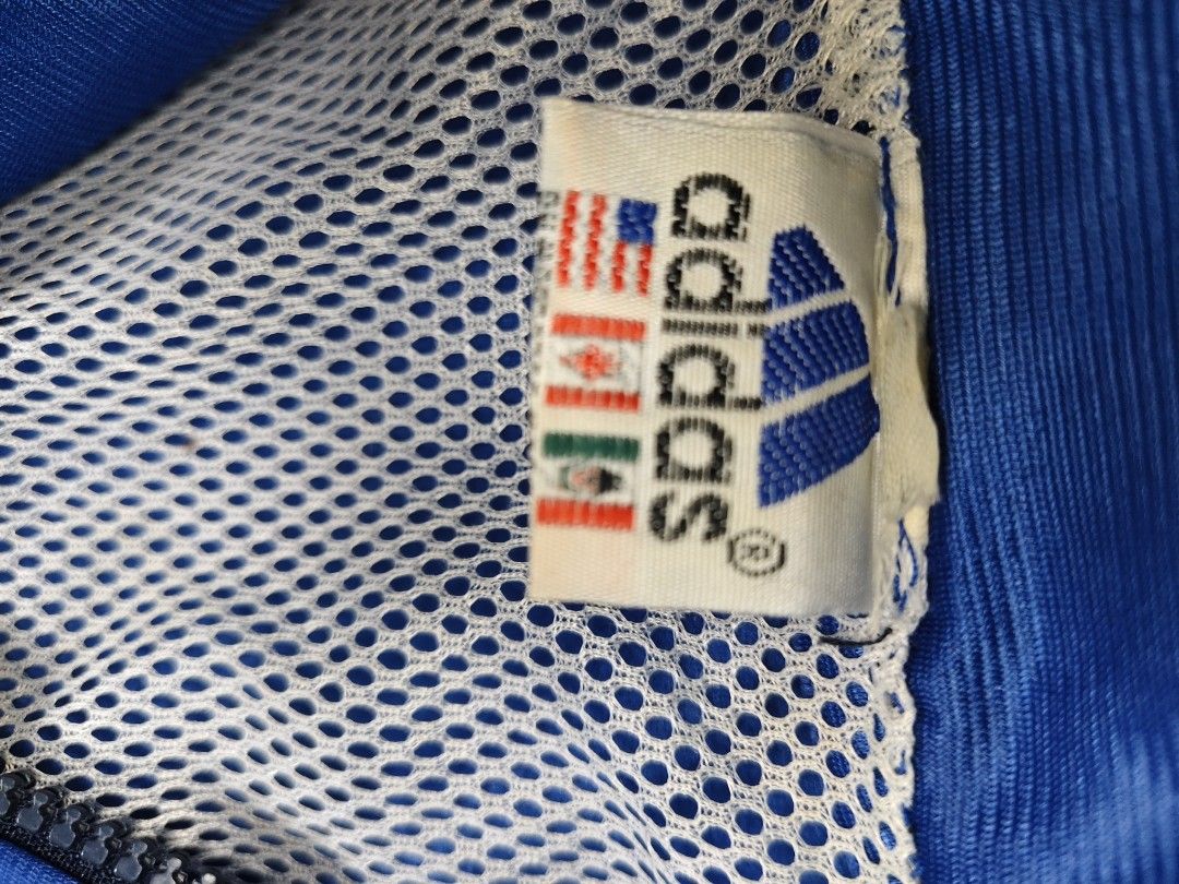 Vintage Adidas jacket (Category: Coats, Jackets and Outerwear) located in La Trinidad. Submitted by artek101 (Listing ID 1461929246, Image 2). Description: .