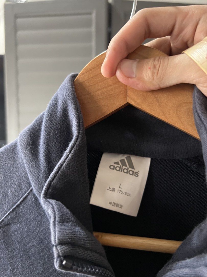 Vintage Adidas Navy Blue Track Jacket (Category: Coats, Jackets and Outerwear) located in Angono. Submitted by odd.fitt (Listing ID 1461984556, Image 3). Description: Large 175/96A 22W 27L Broken puller, working zip.