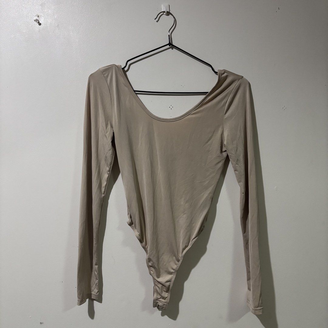 Vintage Beige Seamless Low Back Bodysuit (Category: Longsleeves) located in Binan City. Submitted by mypreloved_haul (Listing ID 1461807944, Image 1). Description: .