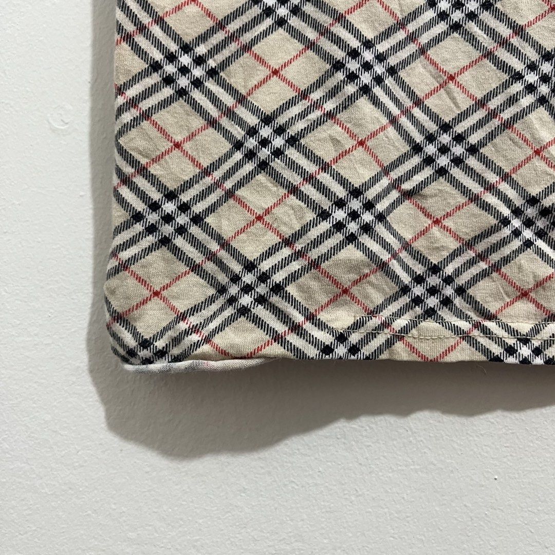 VINTAGE BURBERRY TOP (Category: Shirts) located in Sipalay. Submitted by trustmeyoullbefine (Listing ID 1461930281, Image 3). Description: Y2k fits 1500 plussf for both No major flaws Need restitch lg shirt Needwash .