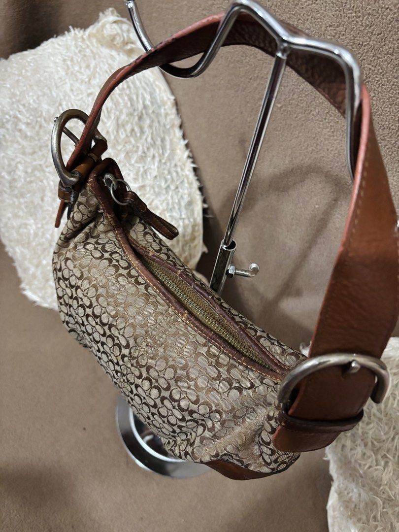 VINTAGE COACH (Category: Shoulder Bags) located in Taguig. Submitted by missjinjin (Listing ID 1461817742, Image 3). Description: Vintage Coach Soho Small Hobo Bag 📍NO COD Pm for more Details.