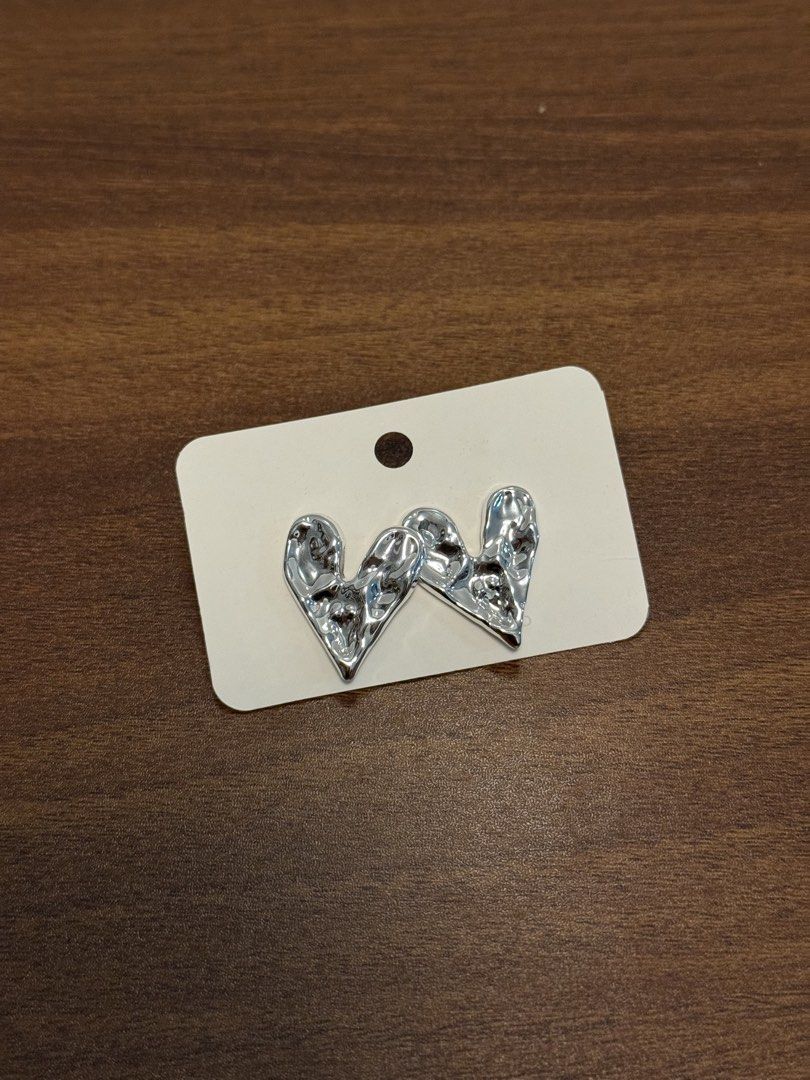 Vintage Heart Shaped Textured Earrings (Category: Earrings) located in Baliuag. Submitted by from.linea (Listing ID 1461916945, Image 1). Description: Vintage Heart Shaped Textured Earrings Price: ₱50 RFS: Decluttering (never been used) Location: Baliuag, Bulacan Pickup/Meet-up: Around Baliuag Delivery Options: SPX | Lalamove (Delivery fee will be shouldered by the buyer) Additional Notes: Feel free to send a private message if you’re interested 