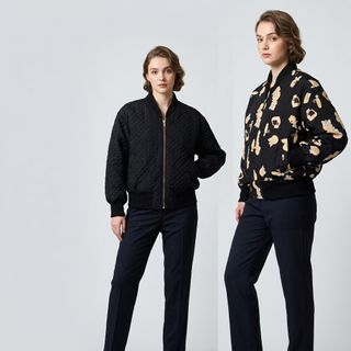 (Category: ) located in . Submitted by y2k.luxury.streetwear.outdoor (Listing ID 1461972782, Image 1). Description: .
