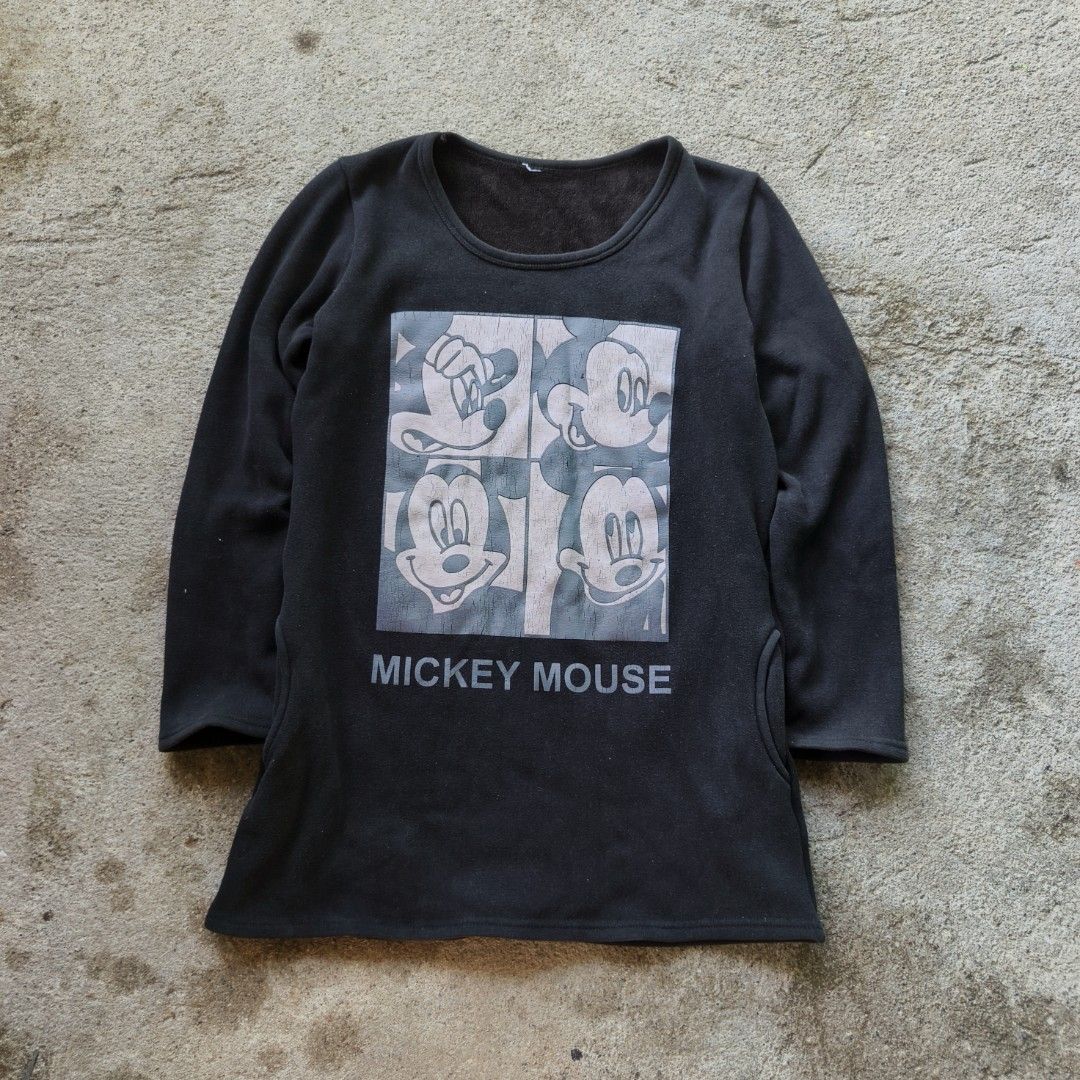 Vintage Mickey Longsleeves (Category: Activewear) located in San Marcelino. Submitted by ali_thriftzz (Listing ID 1461799178, Image 1). Description: Length-27 Width-17 Issue-Print cracks 150+sf.