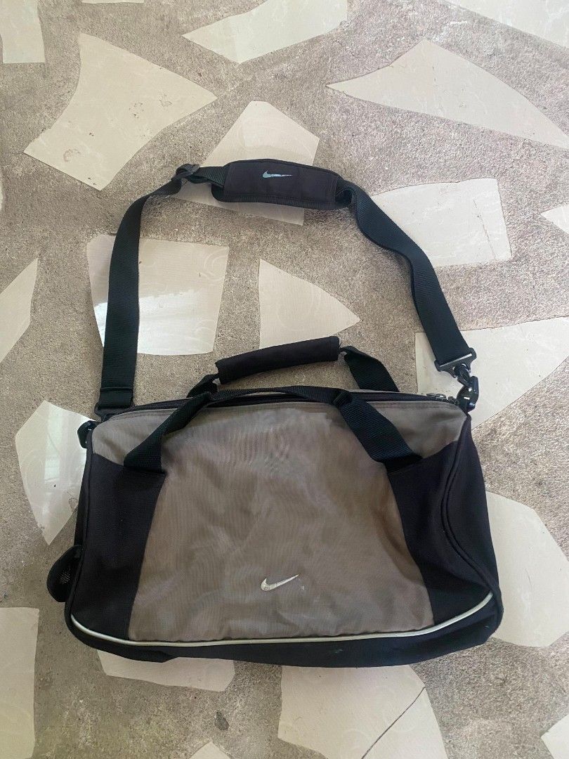 Vintage Nike duffle bag (Category: Sling Bags) located in Borongan. Submitted by thrift-real2.0 (Listing ID 1461806566, Image 1). Description: vintage nike duffle bag excellent condition color rate:9.5/10 no issue 850 plus sf.