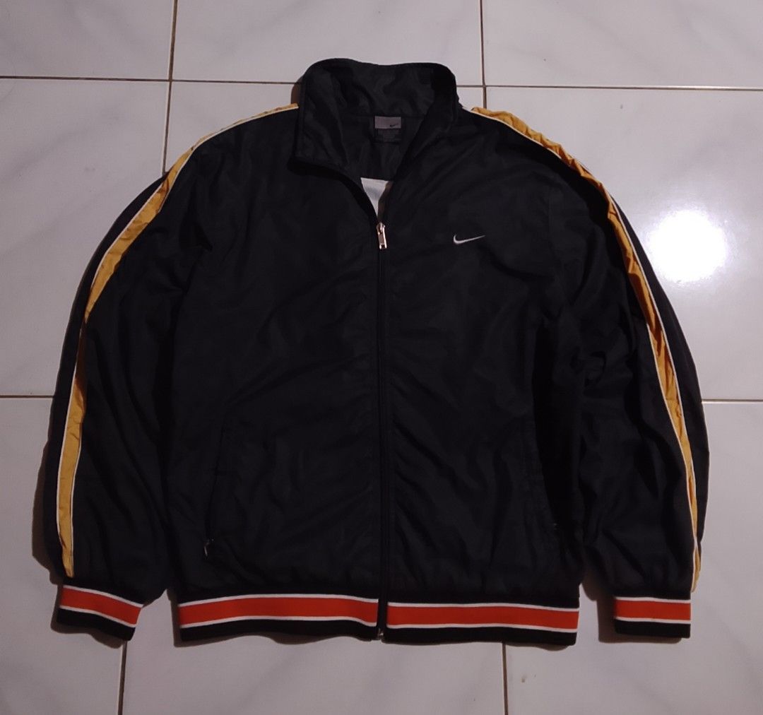 Vintage Nike Embroid Windbreaker (Category: Coats, Jackets and Outerwear) located in Cavite. Submitted by ara.thrifts (Listing ID 1461810720, Image 1). Description: Vintage Nike Jacket XL width "22" length "28" no issue bnew crispy pa 10/10 cr.