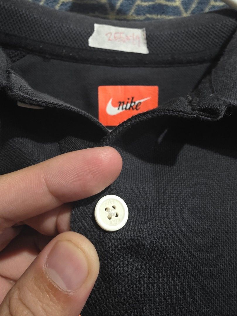 VINTAGE NIKE Polo shirt (Category: Tshirts & Polo Shirts ) located in Quezon City. Submitted by kick_mnl (Listing ID 1461874682, Image 3). Description: .