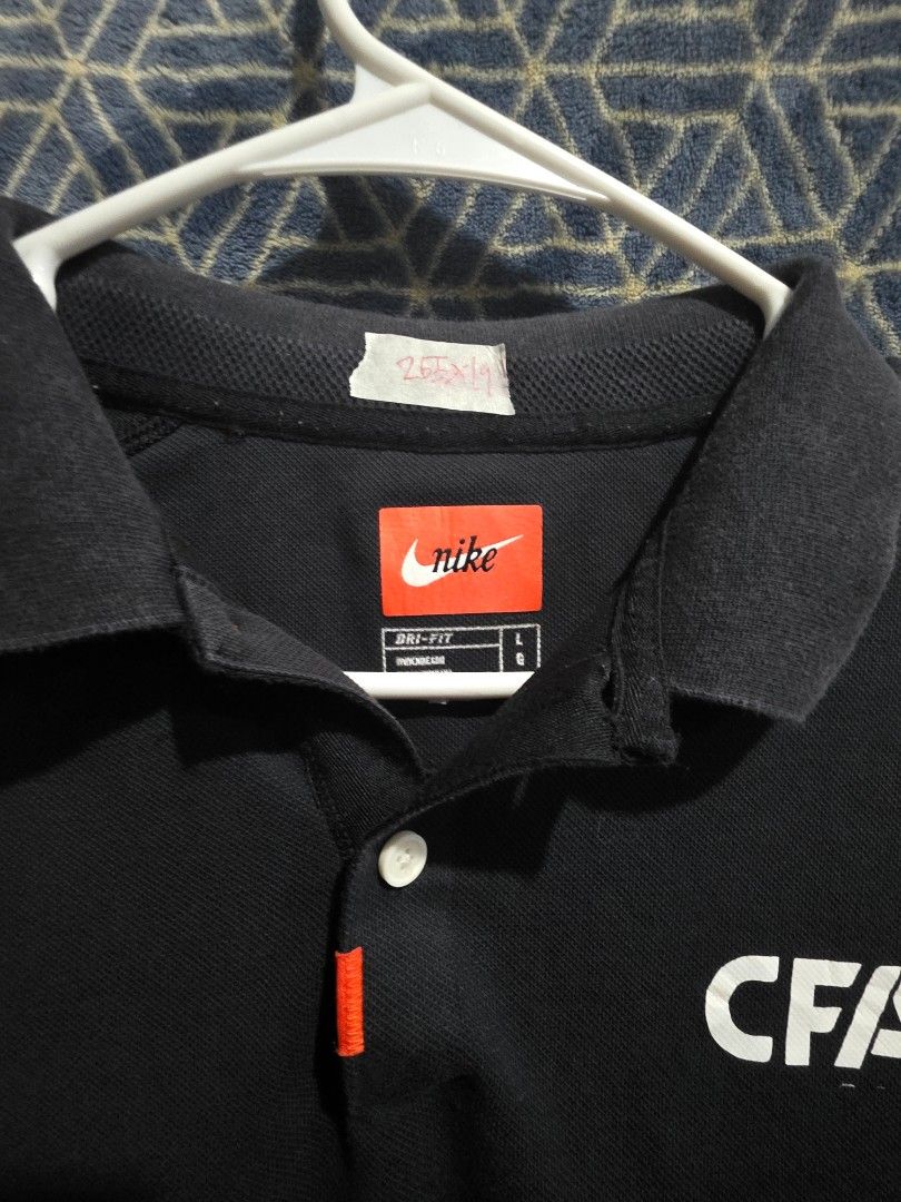 VINTAGE NIKE Polo shirt (Category: Tshirts & Polo Shirts ) located in Quezon City. Submitted by kick_mnl (Listing ID 1461874682, Image 2). Description: .