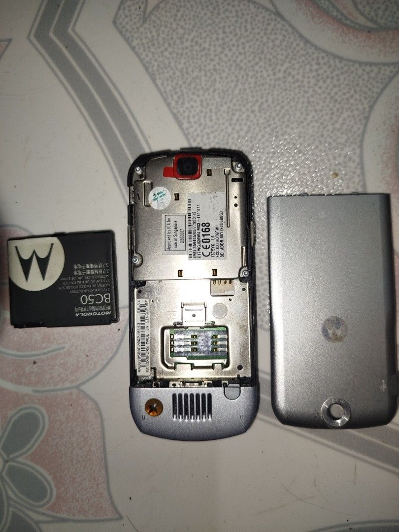 Vintage phone (Category: Motorola) located in Manila. Submitted by jojo.welter (Listing ID 1461810448, Image 3). Description: Vintage Motorola phone All working need replace battery No charger Good for display set.
