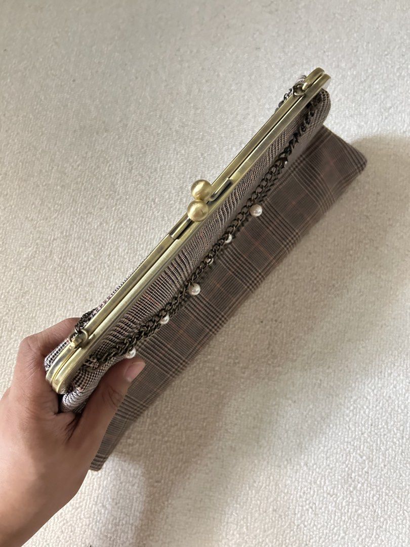 Vintage Plaid purse (Category: Shoulder Bags) located in Quezon City. Submitted by y2klar (Listing ID 1462000975, Image 2). Description: Vintage Plaid purse Length-12 Width-7 10/10 Condition no flaws..