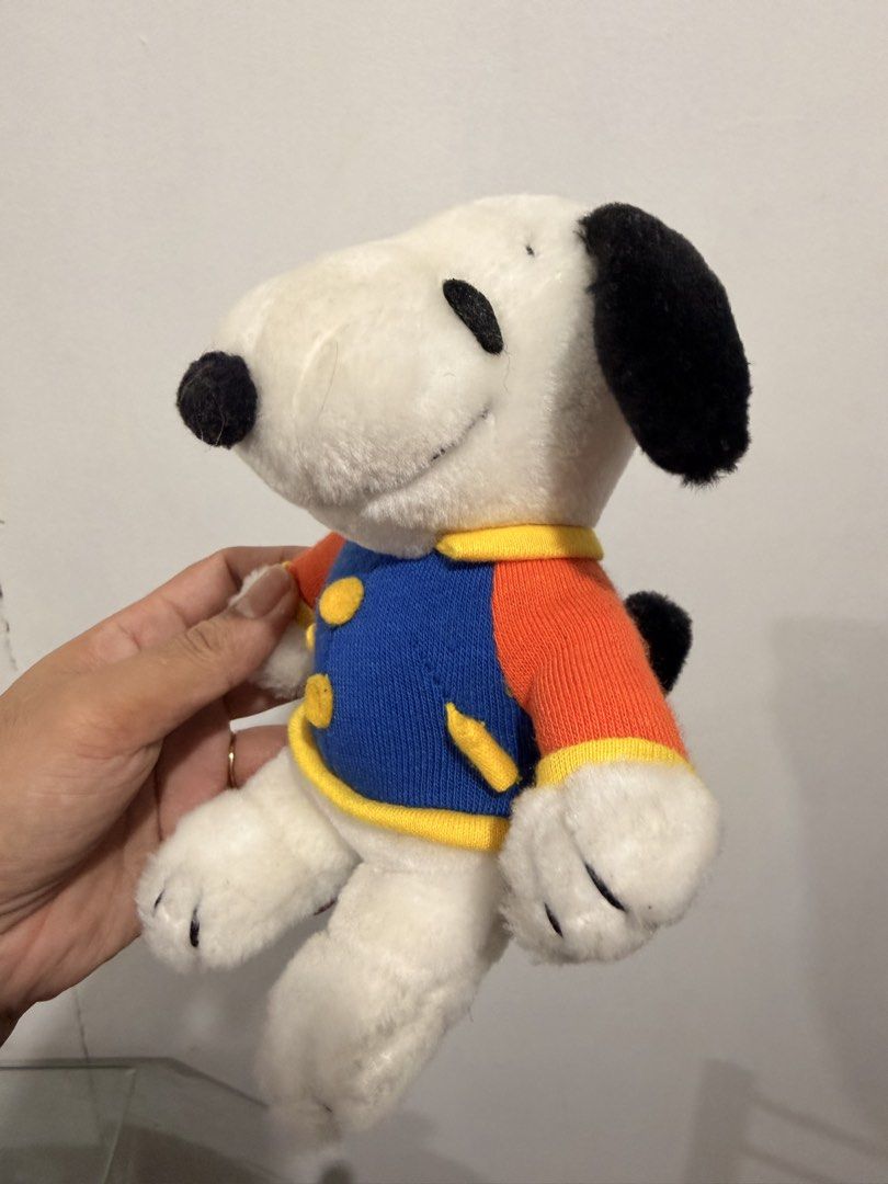 Vintage Small Snoopy Plush Toy (Category: Plushies & Soft Toys) located in Quezon City. Submitted by cookiecreammm (Listing ID 1461947471, Image 2). Description: .