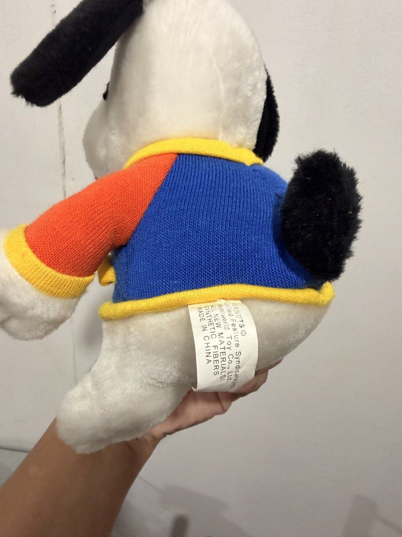 Vintage Small Snoopy Plush Toy (Category: Plushies & Soft Toys) located in Quezon City. Submitted by cookiecreammm (Listing ID 1461947471, Image 3). Description: .