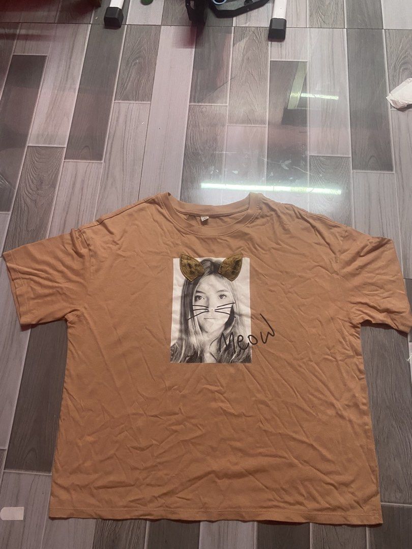 Vintage Style Graphic Tee (Category: Activewear) located in Manila. Submitted by kenthriftt (Listing ID 1461991986, Image 2). Description: Add a cool, casual vibe to your everyday look with this Oversized Photo Graphic Tee! Features a fun, portrait-style graphic print on a warm tan/caramel brown tee. Super comfortable with a trendy drop-shoulder, loose fit—perfect for pairing with denim, shorts, or cargo pants..