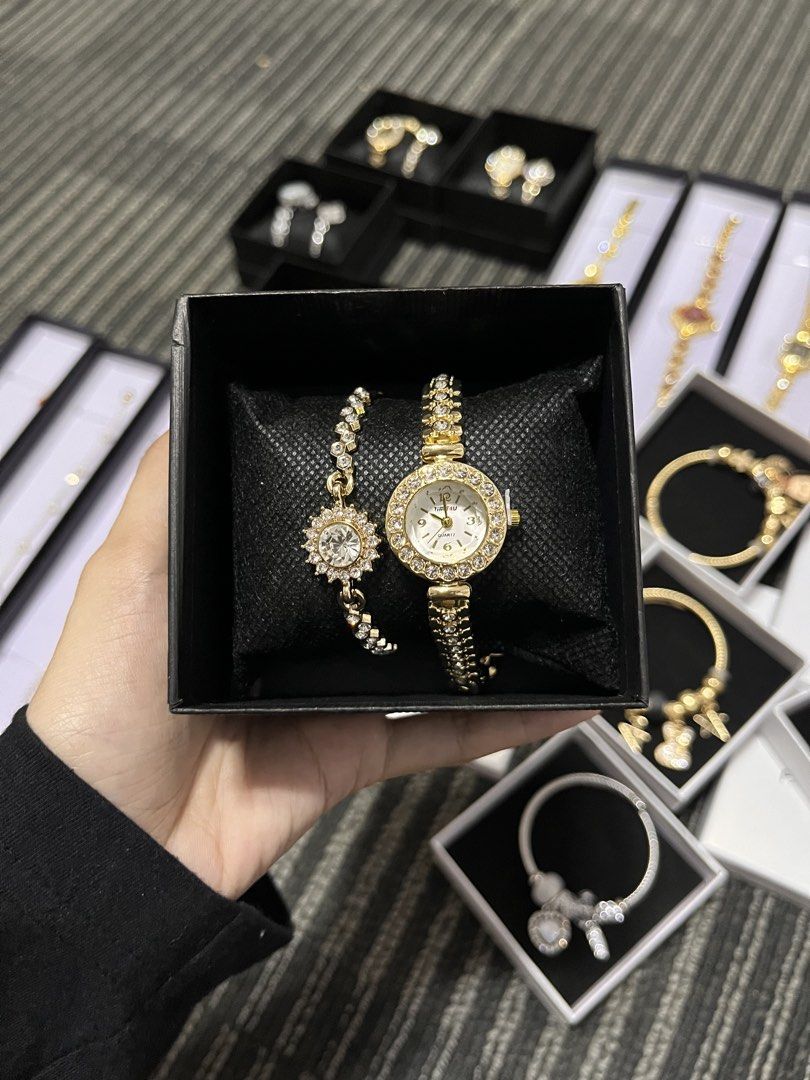 vintage watch (Category: Women's Watches) located in Mabalacat. Submitted by bella_clo (Listing ID 1461857223, Image 1). Description: Van Cleef (single watches w/box) ₱350 each 2in1 pair watch & bracelets (w/box) ₱350 each.