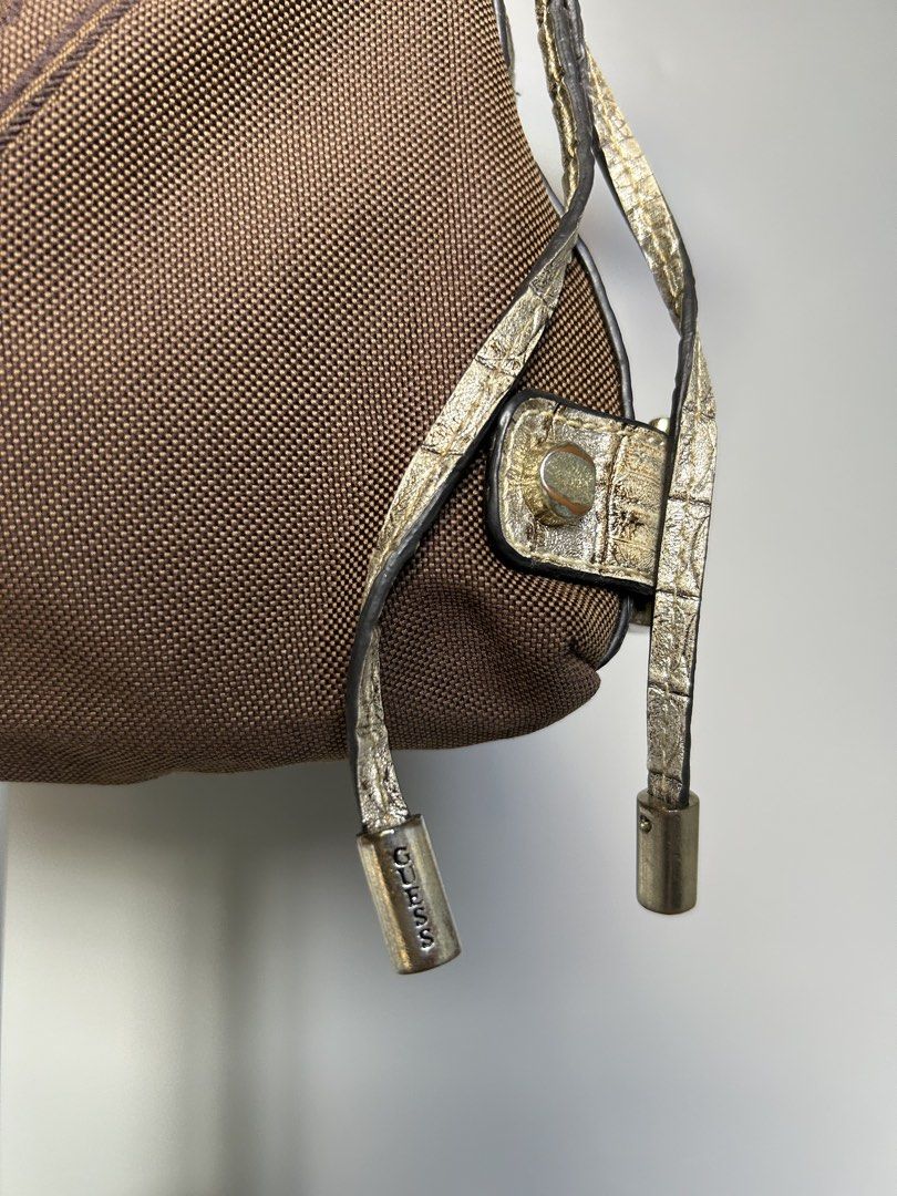 Vintage Y2k Guess (Category: Shoulder Bags) located in Bacolod City. Submitted by fyceee (Listing ID 1461957828, Image 2). Description: Vintage Y2k Guess Rank A.