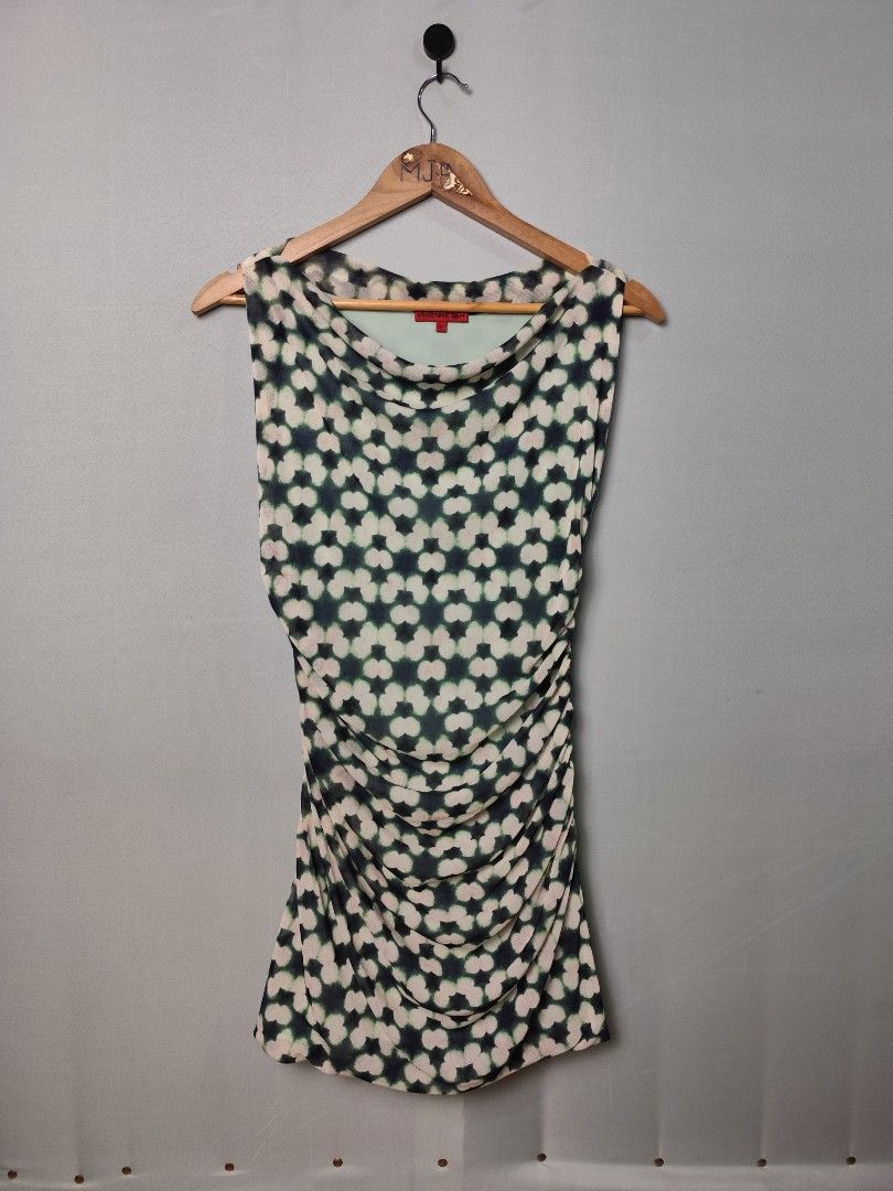 Vivienne Tam (Category: Dresses) located in Aroroy. Submitted by kramjoseph_6 (Listing ID 1461817077, Image 1). Description: Lenght:30 Width:15 Hem:16.5 Excellent condition no flaws.