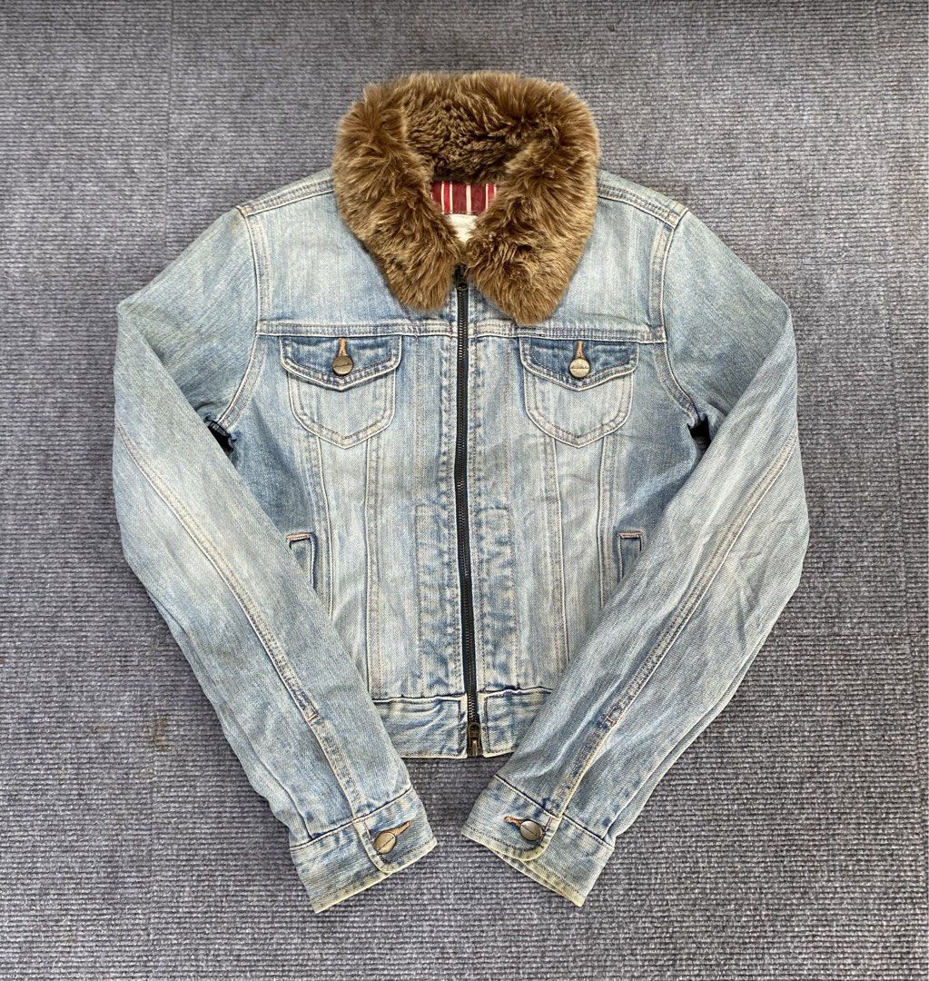 Vntg Abercrombie & Fitch (Category: Coats, Jackets and Outerwear) located in Tandag. Submitted by ChristianThrift (Listing ID 1461916015, Image 1). Description: Excellent 9/10 Color rate Width 15.5 Lebgth 19 Natangal yung Neck tag niya at washable stain.